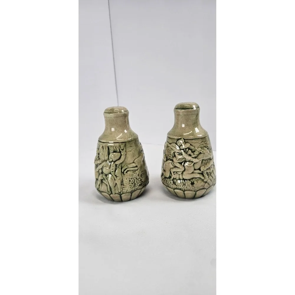 Vintage Majolica Pottery‎ Style Salt & Pepper Shakers Figural Relief Green